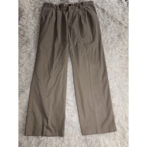 Dockers D3 men's sz. 34 x 30 pleated, cuffed classic khaki pants. Nice pair